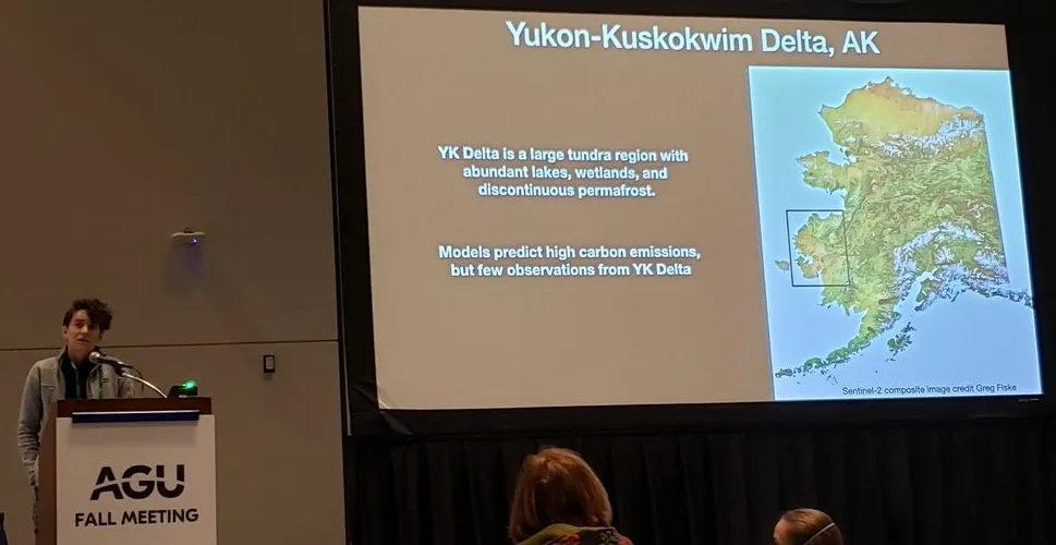 Ludda presenting at AGU Fall Meeting 2022