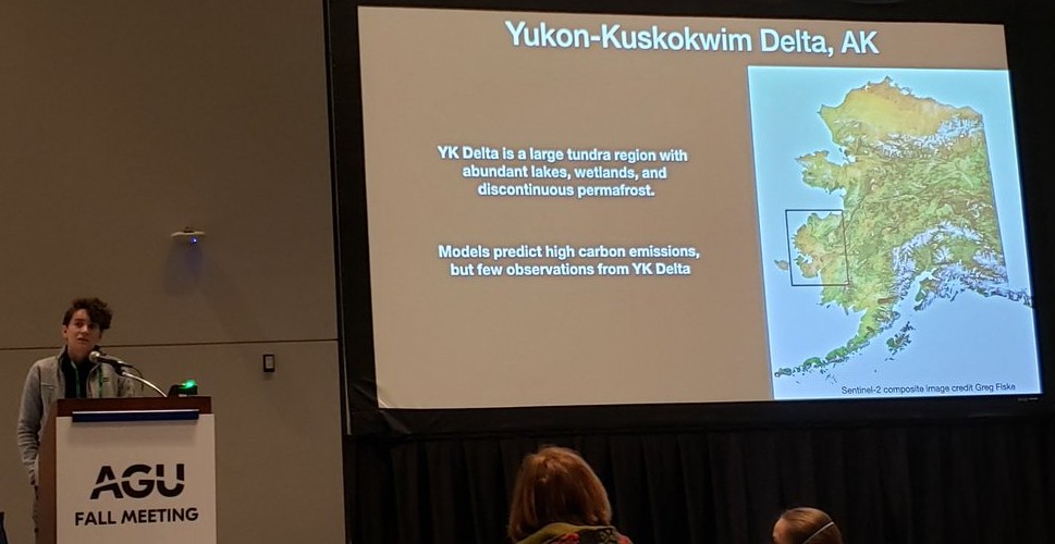 Ludda presenting at AGU Fall Meeting 2022